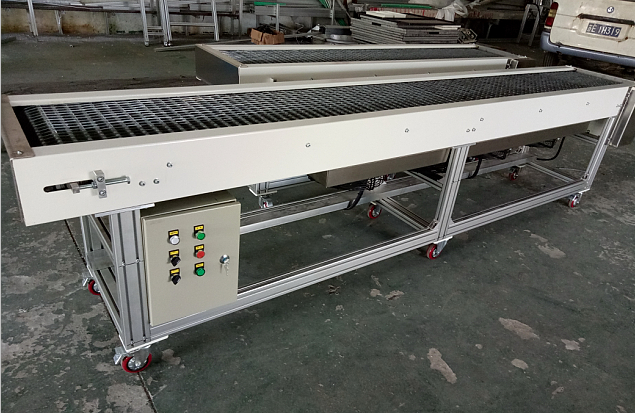 ����W����